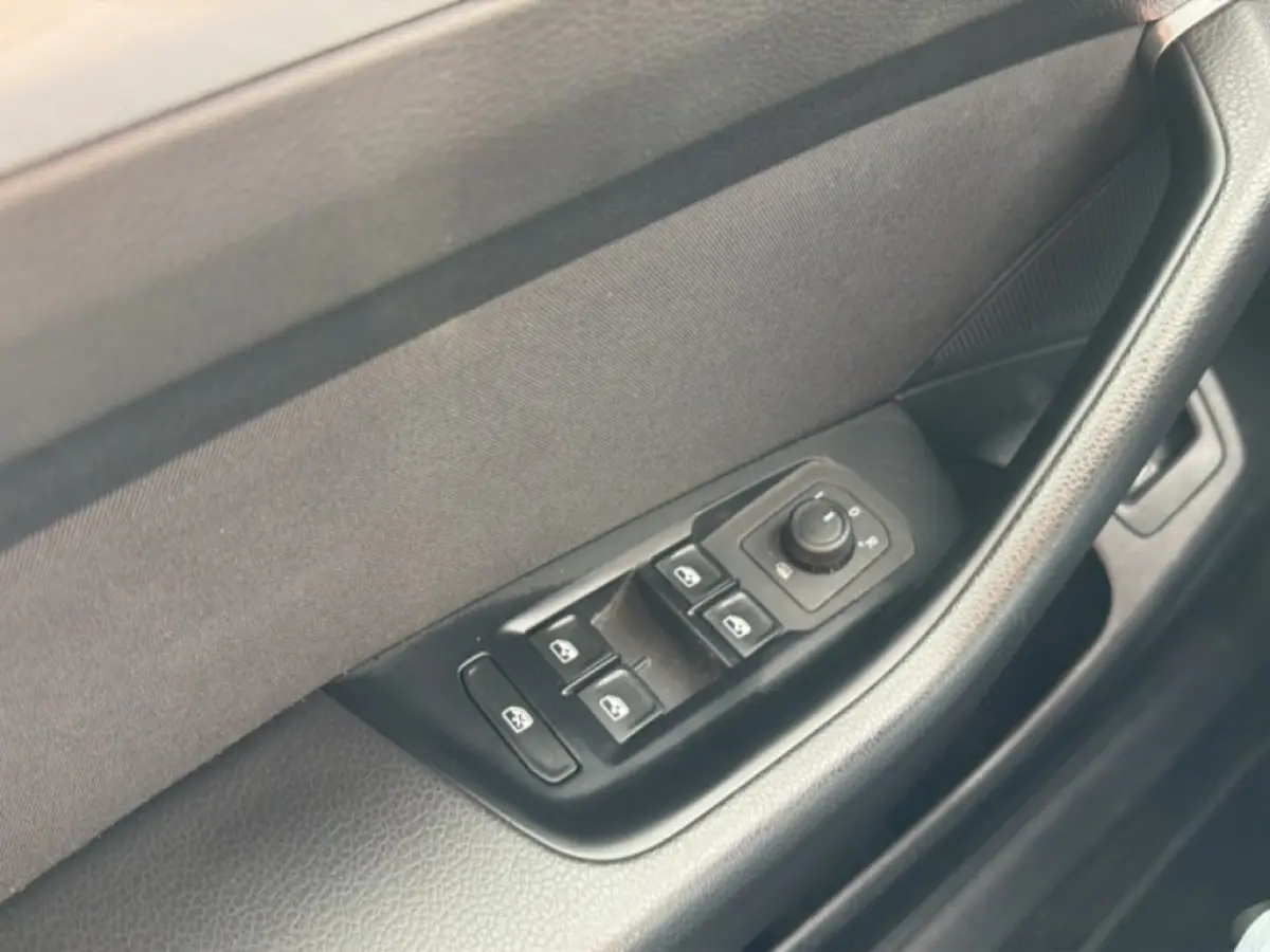 2.0 TDI BUSINESS TREKHAAK/CAMERA/ELEK-KLEP/IQ/ACC/STOEL+STUURVERW