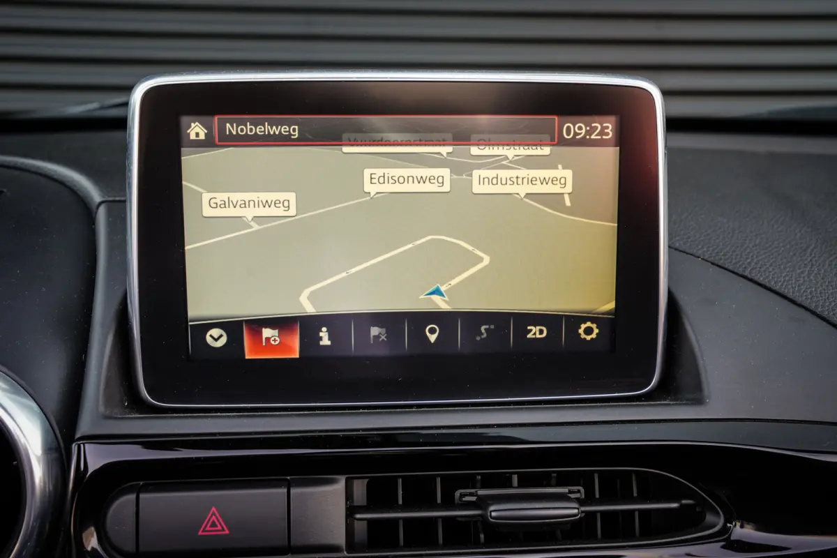 1.4 MultiAir Turbo Automaat | Navigatie | Parelmoer Lak | Bagagerek | Camera | DAB+ | Leder | LED |