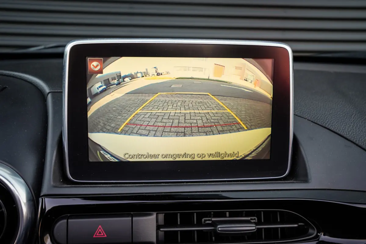 1.4 MultiAir Turbo Automaat | Navigatie | Parelmoer Lak | Bagagerek | Camera | DAB+ | Leder | LED |