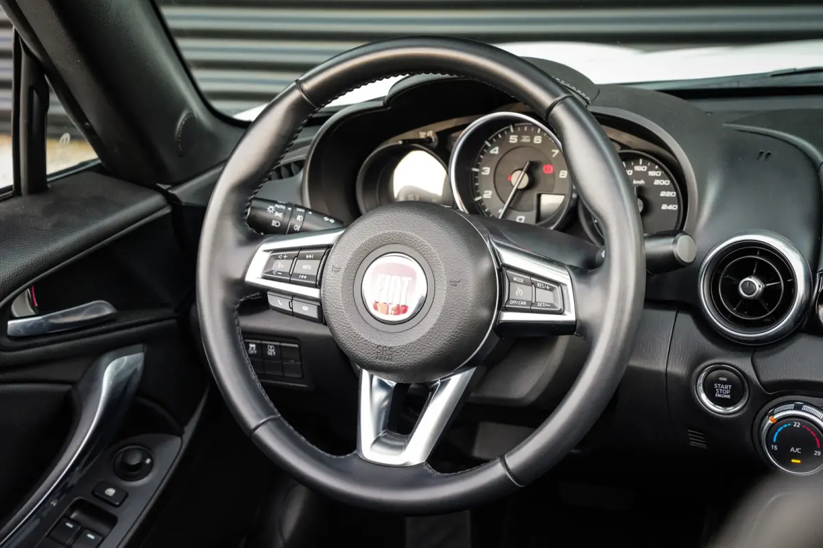 1.4 MultiAir Turbo Automaat | Navigatie | Parelmoer Lak | Bagagerek | Camera | DAB+ | Leder | LED |