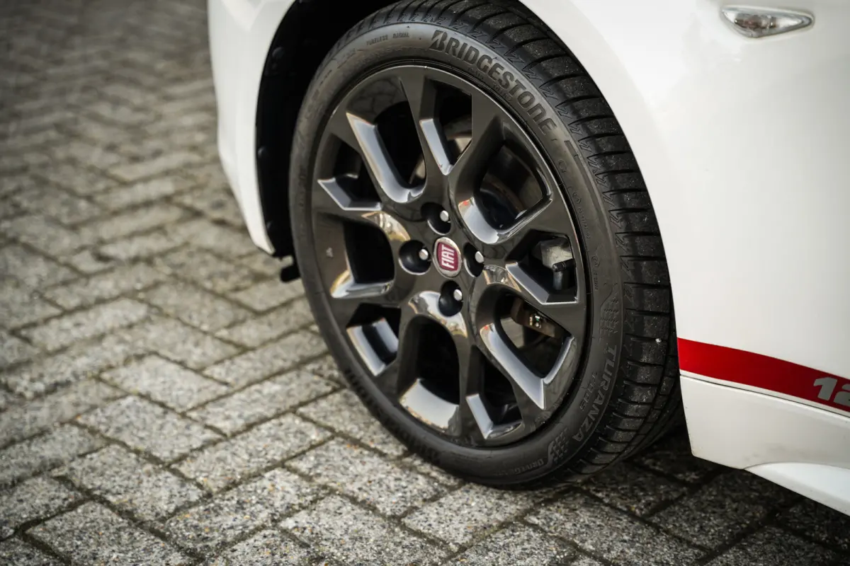 1.4 MultiAir Turbo Automaat | Navigatie | Parelmoer Lak | Bagagerek | Camera | DAB+ | Leder | LED |