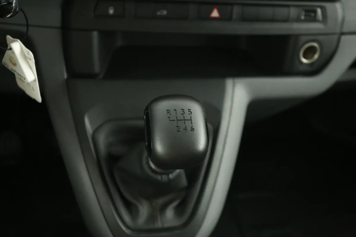 1.5 BlueHDI L2H1 | Airco | Cruise | 3 Zits | Carplay | Navi | Parkeersens.