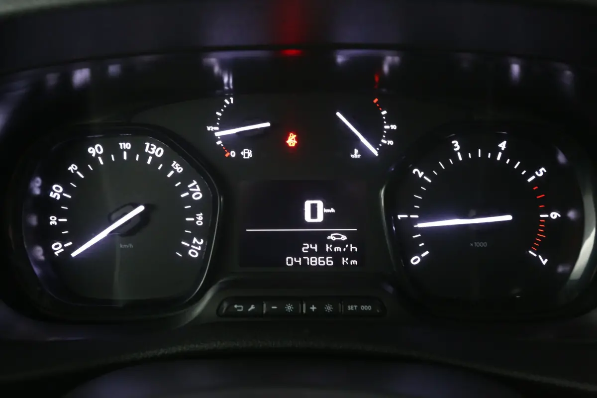1.5 BlueHDI L2H1 | Airco | Cruise | 3 Zits | Carplay | Navi | Parkeersens.