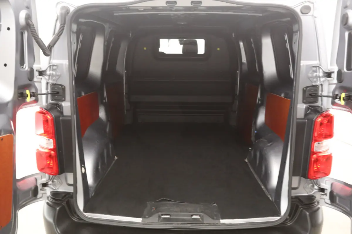 1.5 BlueHDI L2H1 | Airco | Cruise | 3 Zits | Carplay | Navi | Parkeersens.