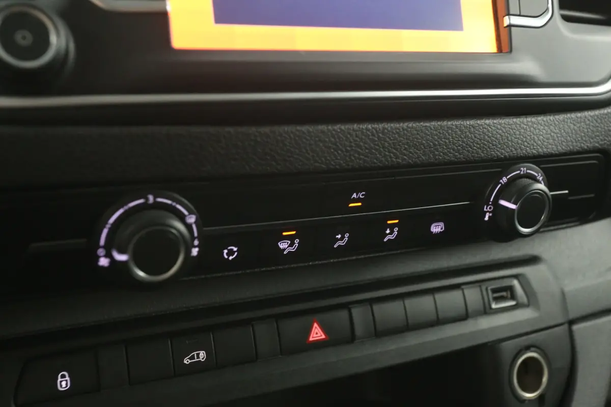 1.5 BlueHDI L2H1 | Airco | Cruise | 3 Zits | Carplay | Navi | Parkeersens.