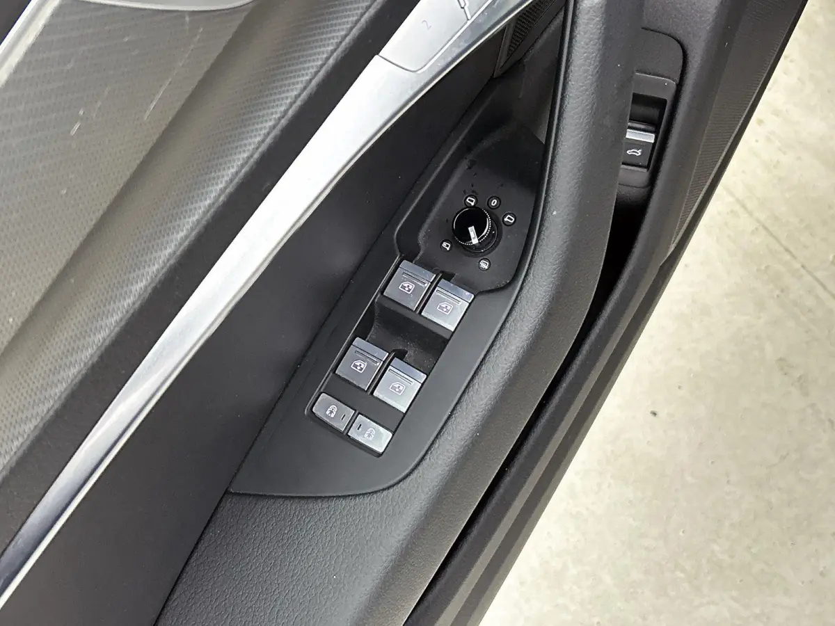 50 TFSI e quattro S edition 299 PK | Automaat | Trekhaak | Stoelverwarming | Elektrische stoelen met geheugen functie | Adaptive Cruise Control | Dodehoek detectie | Camera | Climate Control
