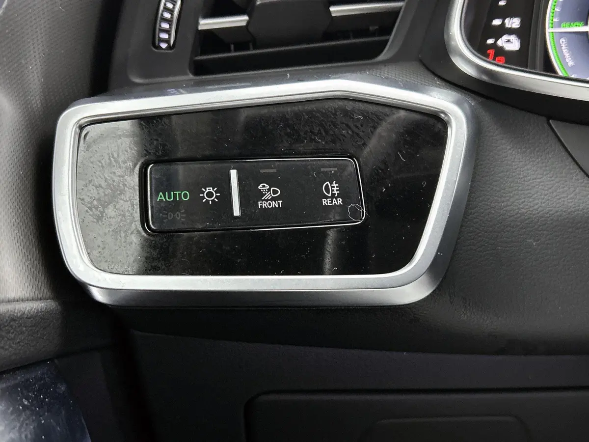 50 TFSI e quattro S edition 299 PK | Automaat | Trekhaak | Stoelverwarming | Elektrische stoelen met geheugen functie | Adaptive Cruise Control | Dodehoek detectie | Camera | Climate Control