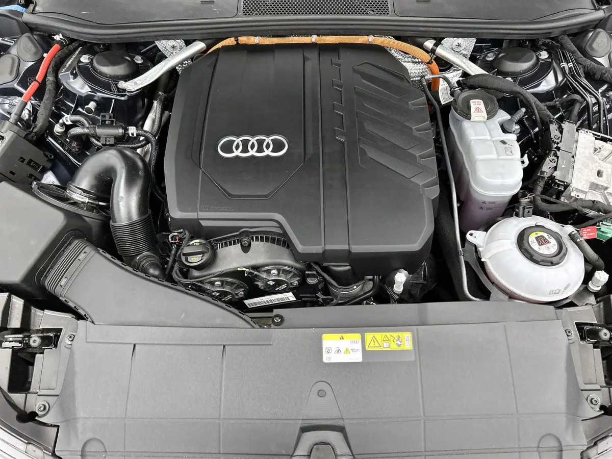 50 TFSI e quattro S edition 299 PK | Automaat | Trekhaak | Stoelverwarming | Elektrische stoelen met geheugen functie | Adaptive Cruise Control | Dodehoek detectie | Camera | Climate Control