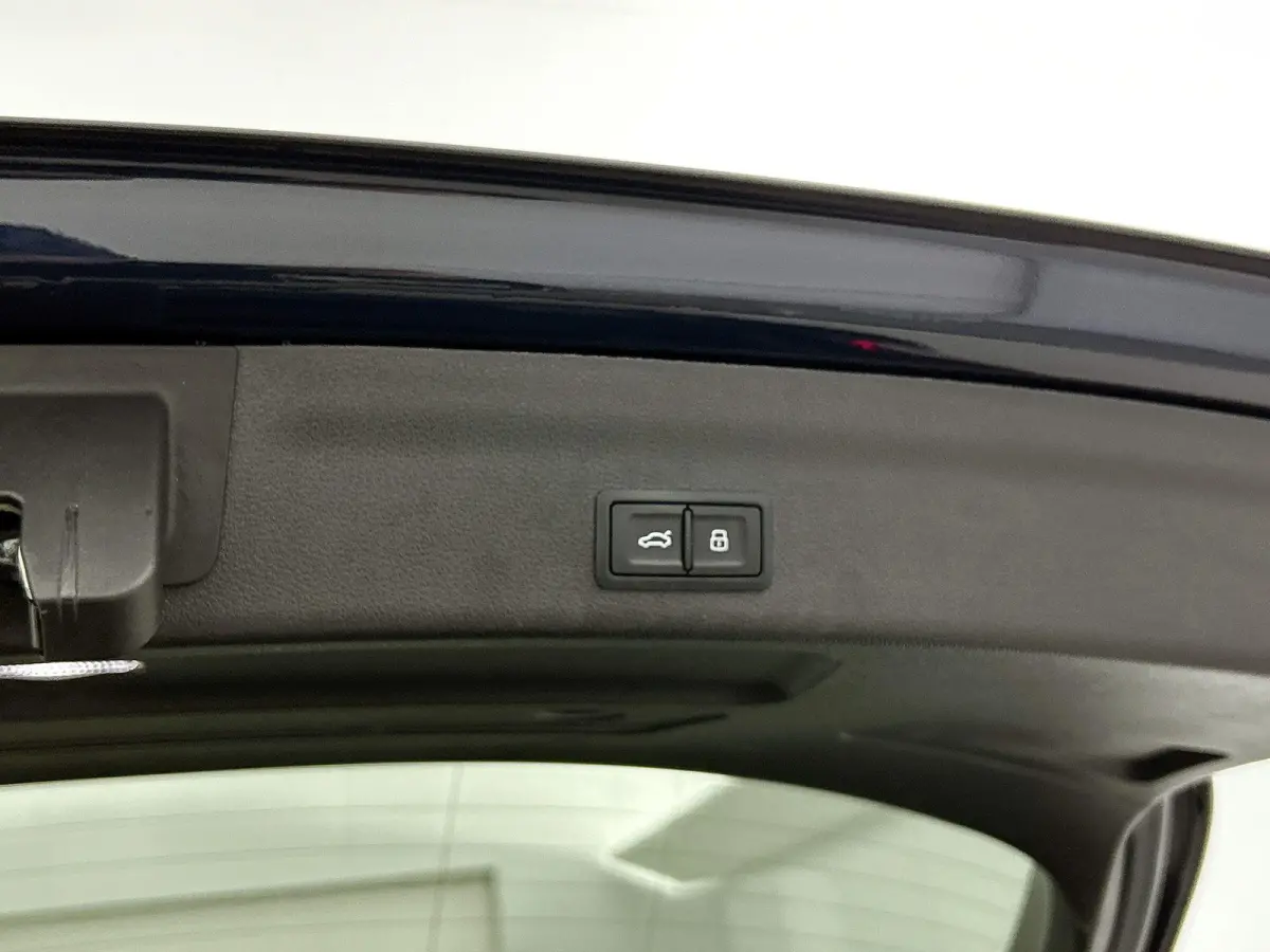50 TFSI e quattro S edition 299 PK | Automaat | Trekhaak | Stoelverwarming | Elektrische stoelen met geheugen functie | Adaptive Cruise Control | Dodehoek detectie | Camera | Climate Control