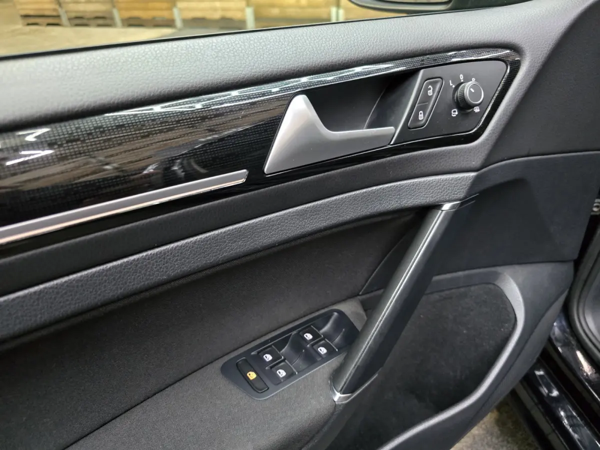 1.4 TSI R-Line Highline VCP LED Matrix Clima Carplay Navi 17"LM