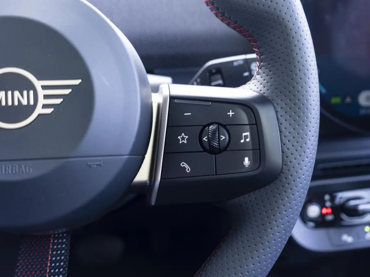 E John Cooper Works XL-pakket SoH 100% + Trekhaak + Elektrisch verstelbare stoelen + Glazen panorama dak + Stuur & Stoelverwarming + Harman Kardon