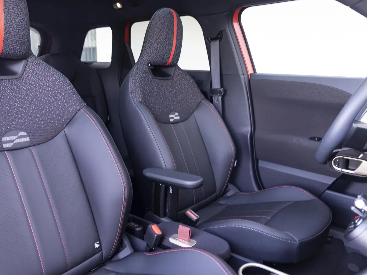 E John Cooper Works XL-pakket SoH 100% + Trekhaak + Elektrisch verstelbare stoelen + Glazen panorama dak + Stuur & Stoelverwarming + Harman Kardon