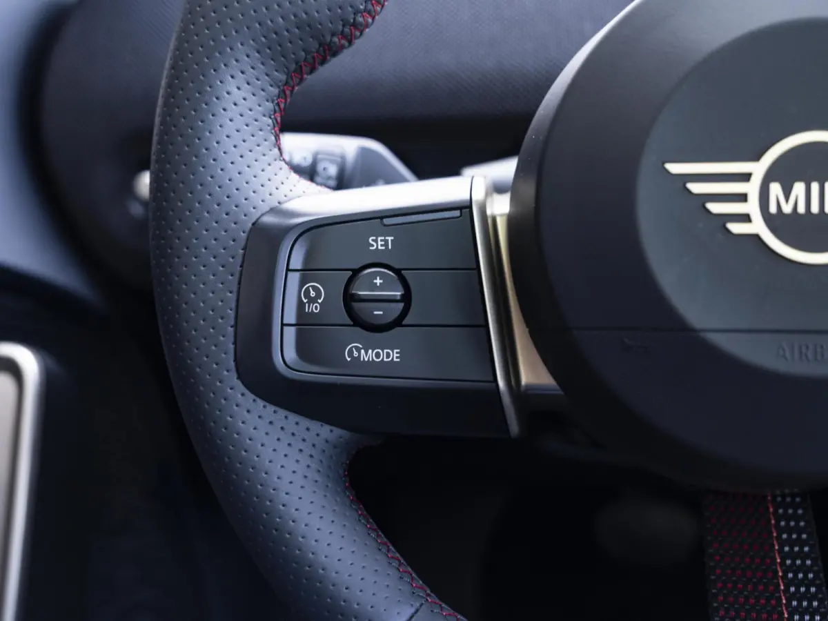 E John Cooper Works XL-pakket SoH 100% + Trekhaak + Elektrisch verstelbare stoelen + Glazen panorama dak + Stuur & Stoelverwarming + Harman Kardon