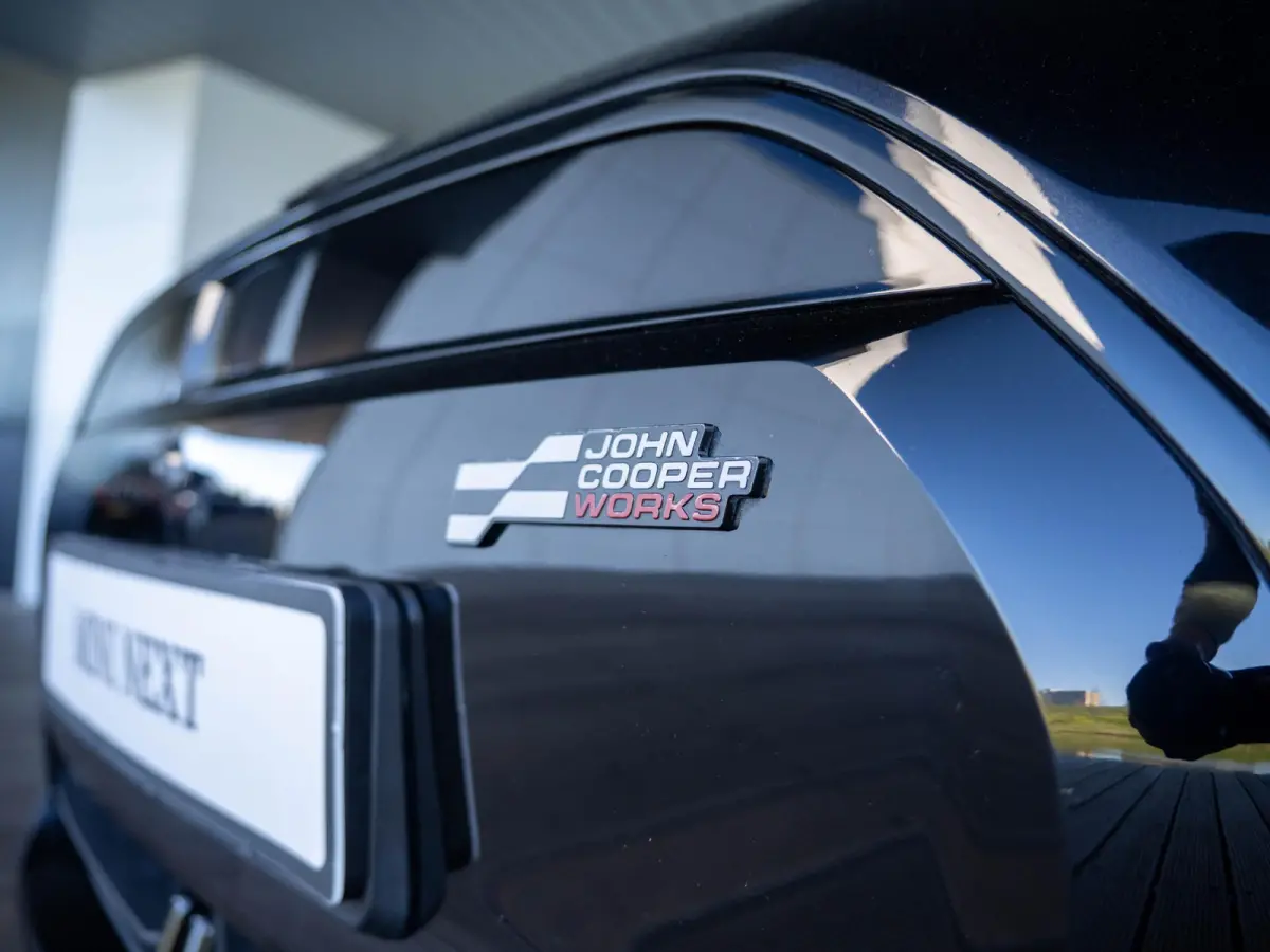 Cooper E John Cooper Works XL-Pakket SoH 98% | + Elektrisch verstelbare stoelen + | Stuur & Stoelverwarming + Driving Assistent plus + Harman Kardon