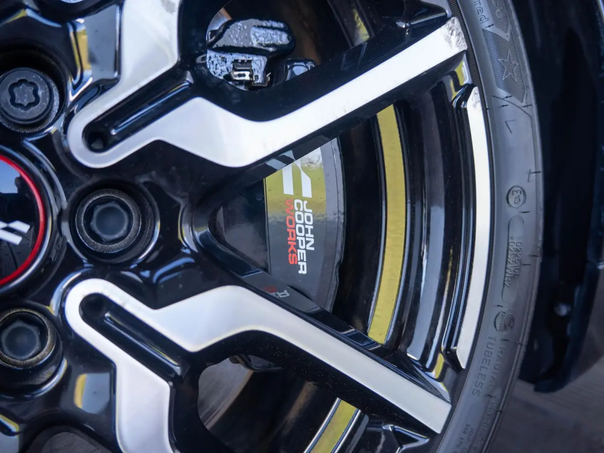Cooper E John Cooper Works XL-Pakket SoH 98% | + Elektrisch verstelbare stoelen + | Stuur & Stoelverwarming + Driving Assistent plus + Harman Kardon