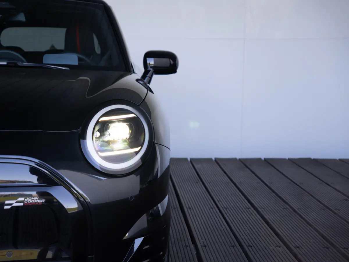 Cooper E John Cooper Works XL-Pakket SoH 98% | + Elektrisch verstelbare stoelen + | Stuur & Stoelverwarming + Driving Assistent plus + Harman Kardon