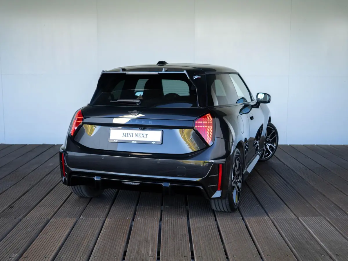 Cooper E John Cooper Works XL-Pakket SoH 98% | + Elektrisch verstelbare stoelen + | Stuur & Stoelverwarming + Driving Assistent plus + Harman Kardon