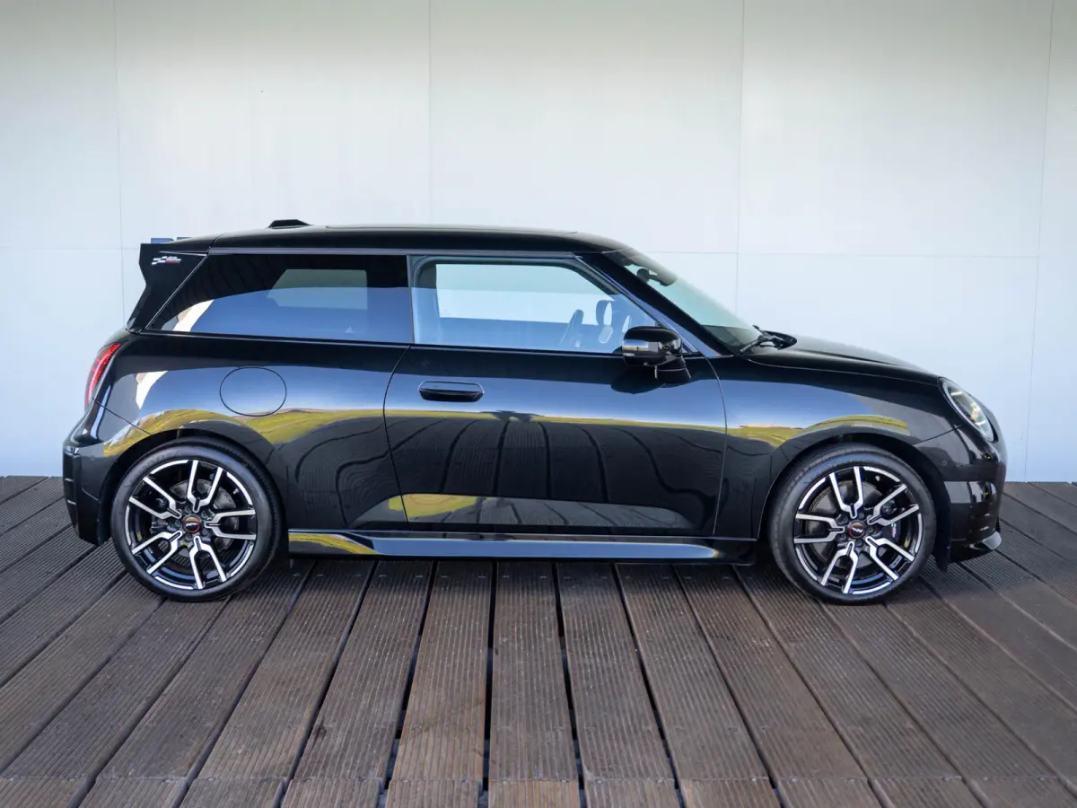 Cooper E John Cooper Works XL-Pakket SoH 98% | + Elektrisch verstelbare stoelen + | Stuur & Stoelverwarming + Driving Assistent plus + Harman Kardon