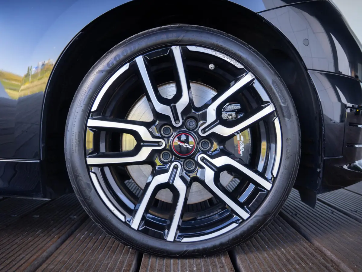 Cooper E John Cooper Works XL-Pakket SoH 98% | + Elektrisch verstelbare stoelen + | Stuur & Stoelverwarming + Driving Assistent plus + Harman Kardon