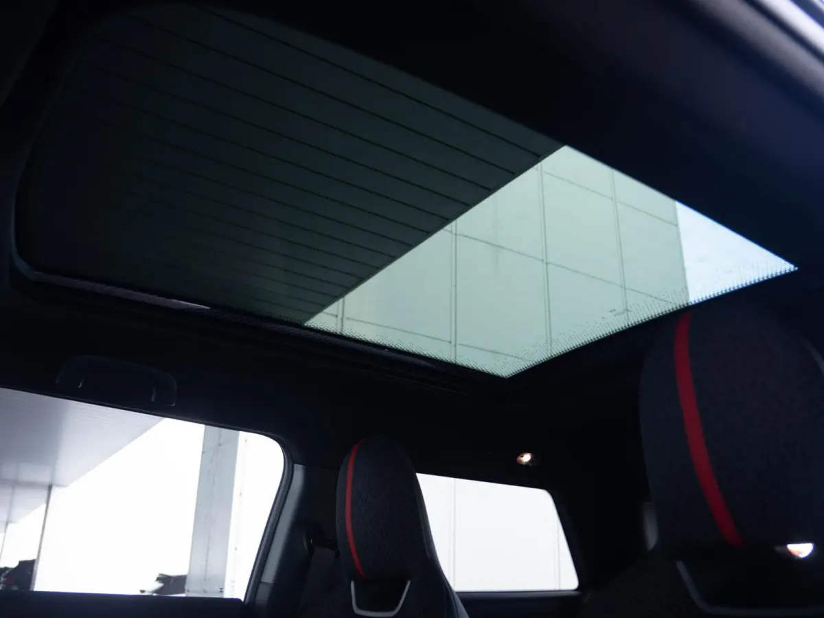 Cooper E John Cooper Works XL-Pakket SoH 98% | + Elektrisch verstelbare stoelen + | Stuur & Stoelverwarming + Driving Assistent plus + Harman Kardon
