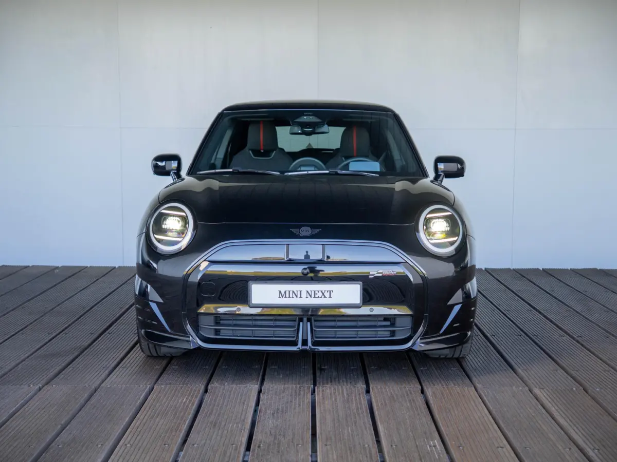 Cooper E John Cooper Works XL-Pakket SoH 98% | + Elektrisch verstelbare stoelen + | Stuur & Stoelverwarming + Driving Assistent plus + Harman Kardon