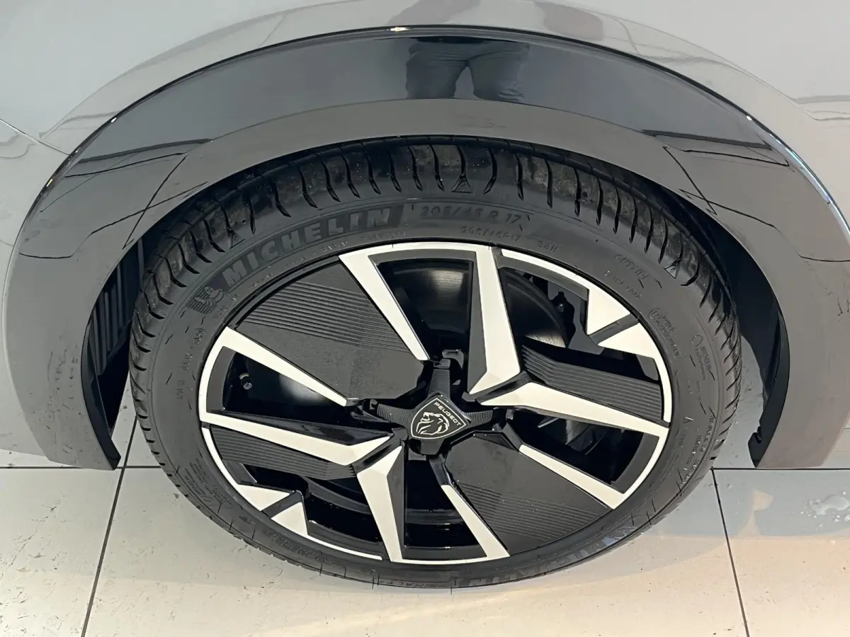1.2 Hybrid 110 e-DCS6 GT Vision en navigation pack, Drive assist plus pack, Gris Selenium metaallak.