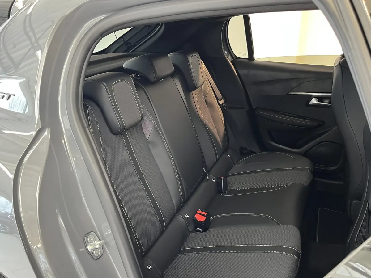 1.2 Hybrid 110 e-DCS6 GT Vision en navigation pack, Drive assist plus pack, Gris Selenium metaallak.