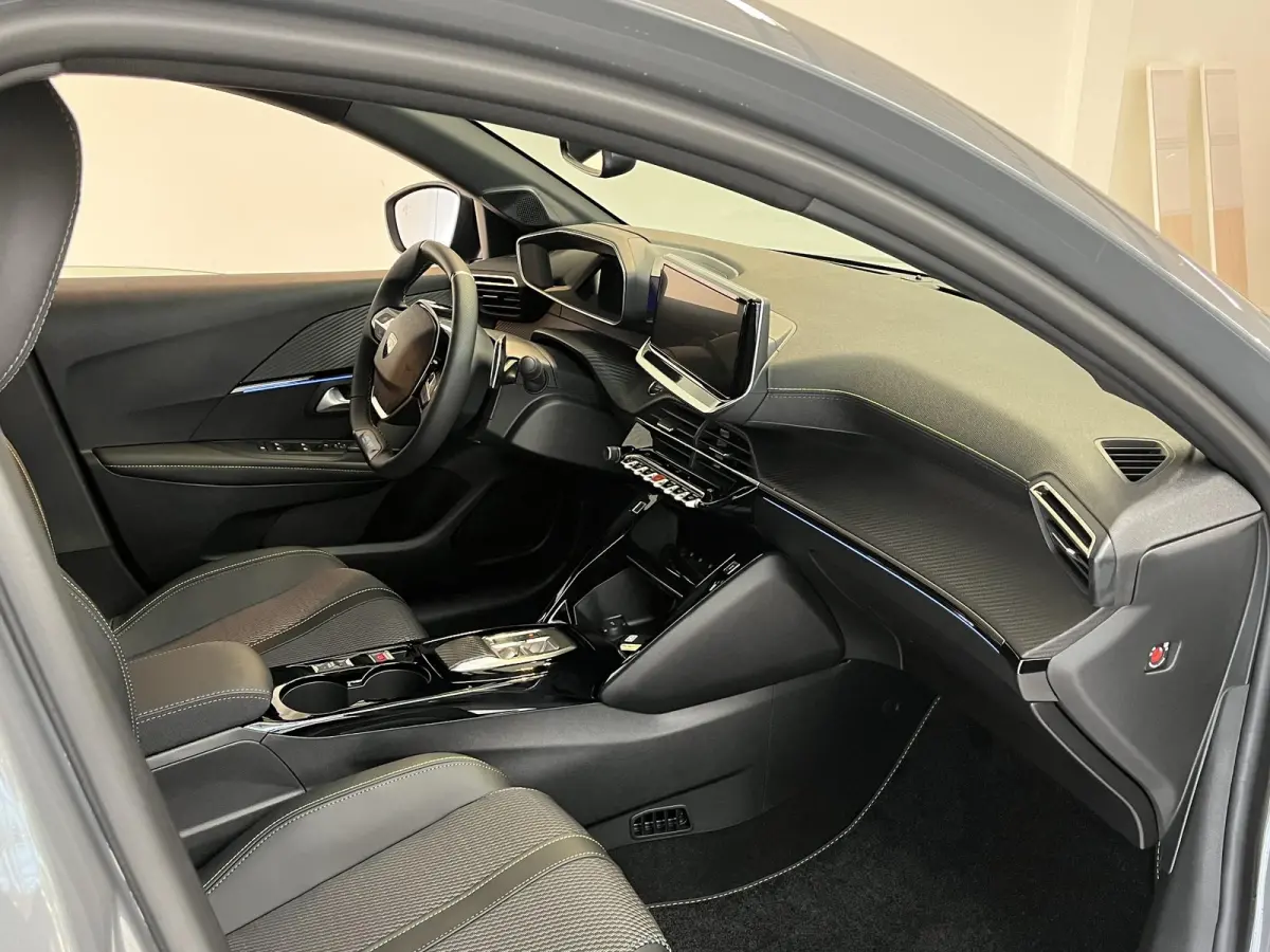 1.2 Hybrid 110 e-DCS6 GT Vision en navigation pack, Drive assist plus pack, Gris Selenium metaallak.