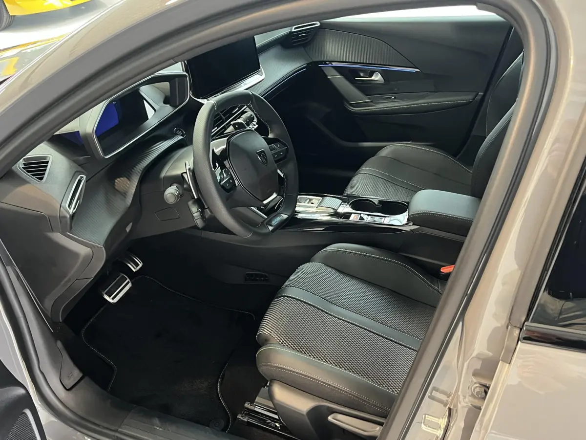 1.2 Hybrid 110 e-DCS6 GT Vision en navigation pack, Drive assist plus pack, Gris Selenium metaallak.