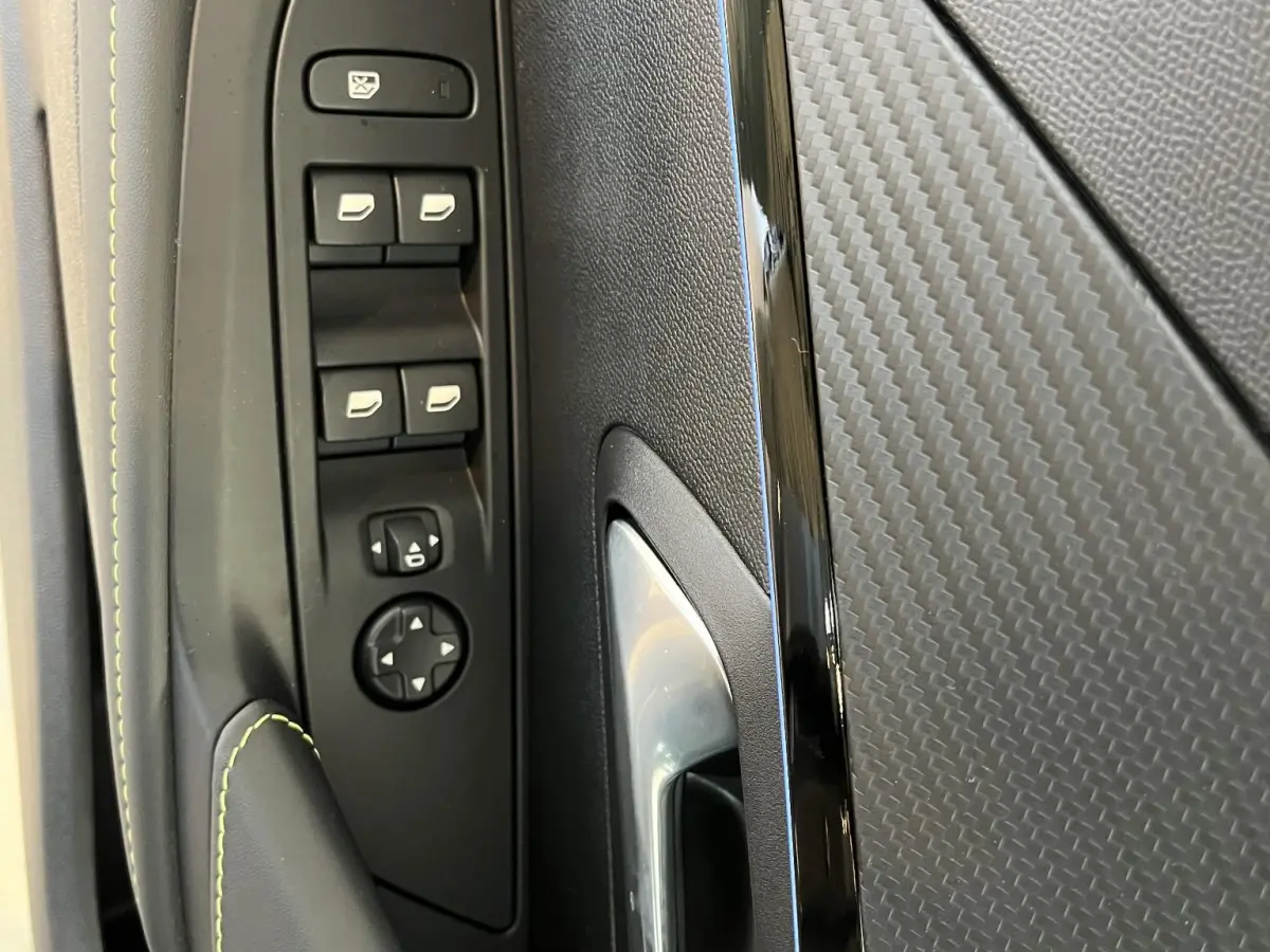 1.2 Hybrid 110 e-DCS6 GT Vision en navigation pack, Drive assist plus pack, Gris Selenium metaallak.