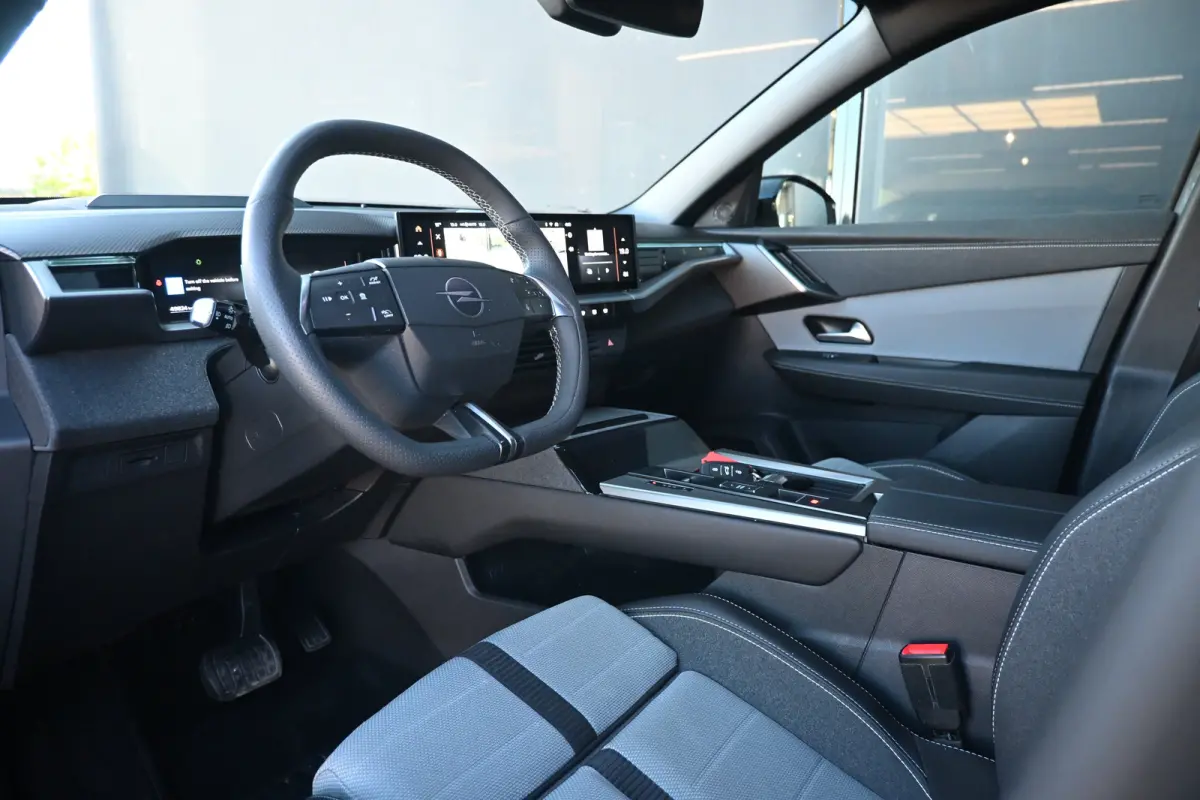 1.2 Turbo Hybrid GS 145pk | HeadUp-Display | Stuur/Stoelverwarming | 360 Camera | Adaptive Cruise | Navigatie | !!