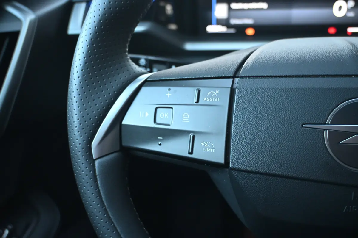 1.2 Turbo Hybrid GS 145pk | HeadUp-Display | Stuur/Stoelverwarming | 360 Camera | Adaptive Cruise | Navigatie | !!