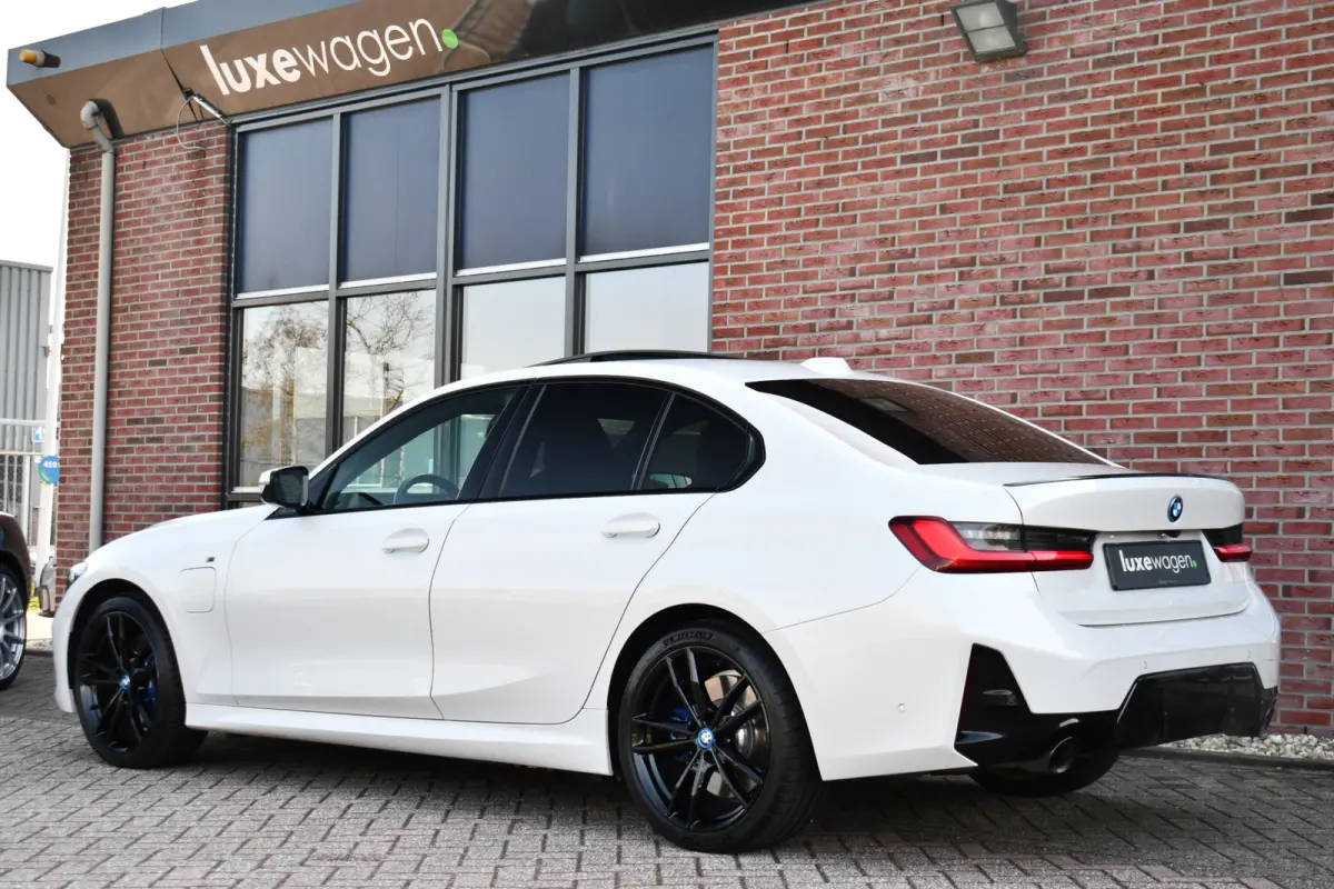 330e xDrive M-Sport Pro Pano M-zetels ACC HUD 19inch El-klep