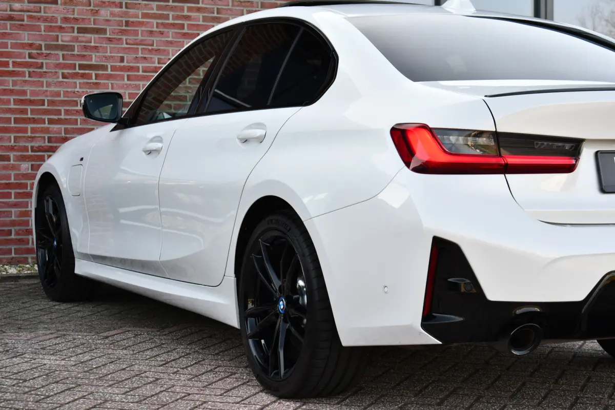 330e xDrive M-Sport Pro Pano M-zetels ACC HUD 19inch El-klep