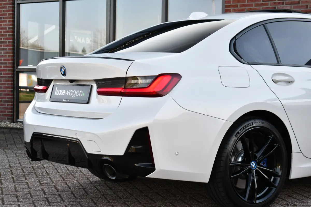 330e xDrive M-Sport Pro Pano M-zetels ACC HUD 19inch El-klep