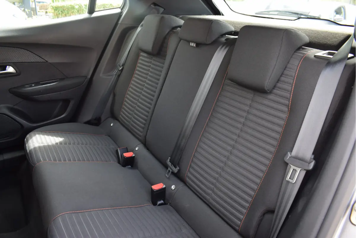 1.2 Active Pack 130PK | Automaat | PDC | Apple Carplay/Android Auto