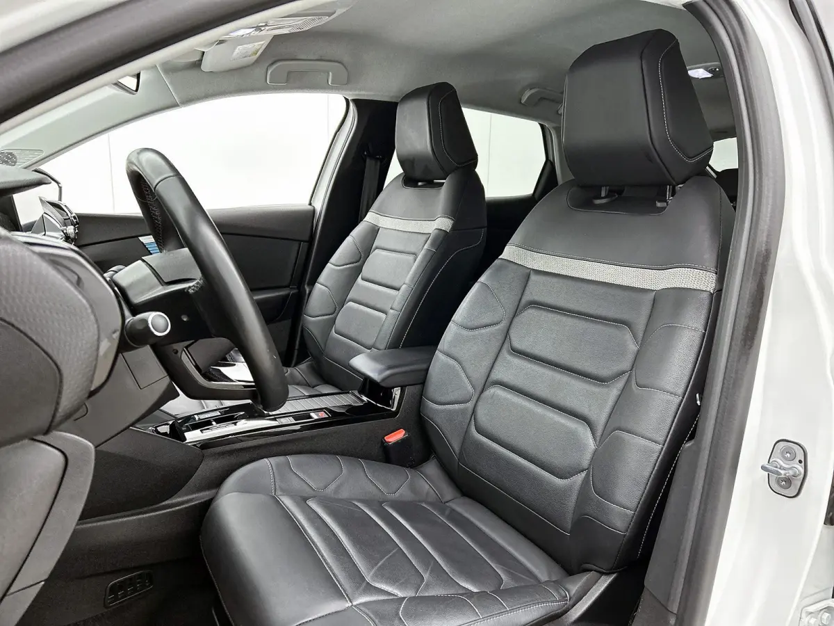 Shine Pack Business 50 kWh | Automaat | Leder | Apple carplay | Android auto | Lichtmetalen velgen | Parkeersensoren | LED | Climate control | Adaptive cruise control |