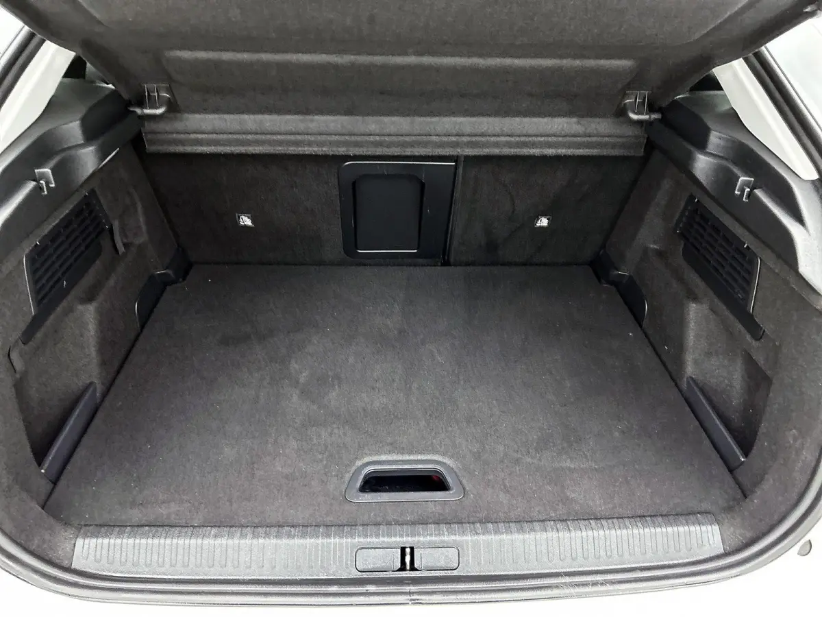 Shine Pack Business 50 kWh | Automaat | Leder | Apple carplay | Android auto | Lichtmetalen velgen | Parkeersensoren | LED | Climate control | Adaptive cruise control |