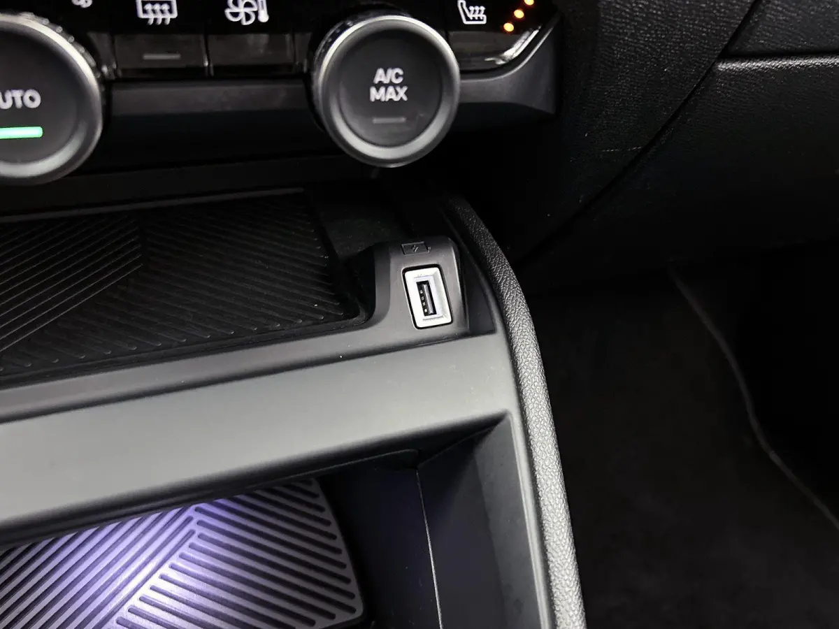 Shine Pack Business 50 kWh | Automaat | Leder | Apple carplay | Android auto | Lichtmetalen velgen | Parkeersensoren | LED | Climate control | Adaptive cruise control |