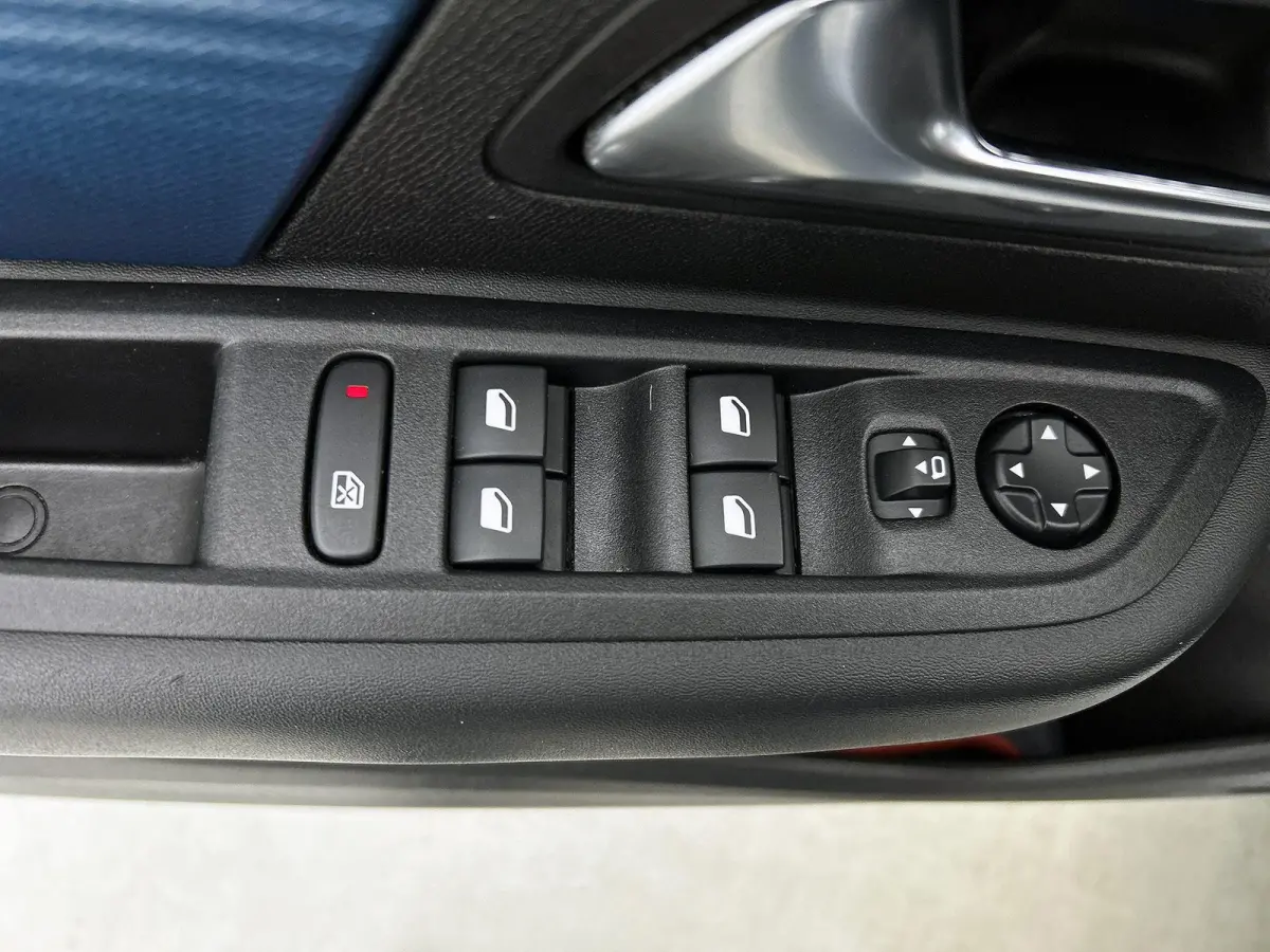 Shine Pack Business 50 kWh | Automaat | Leder | Apple carplay | Android auto | Lichtmetalen velgen | Parkeersensoren | LED | Climate control | Adaptive cruise control |