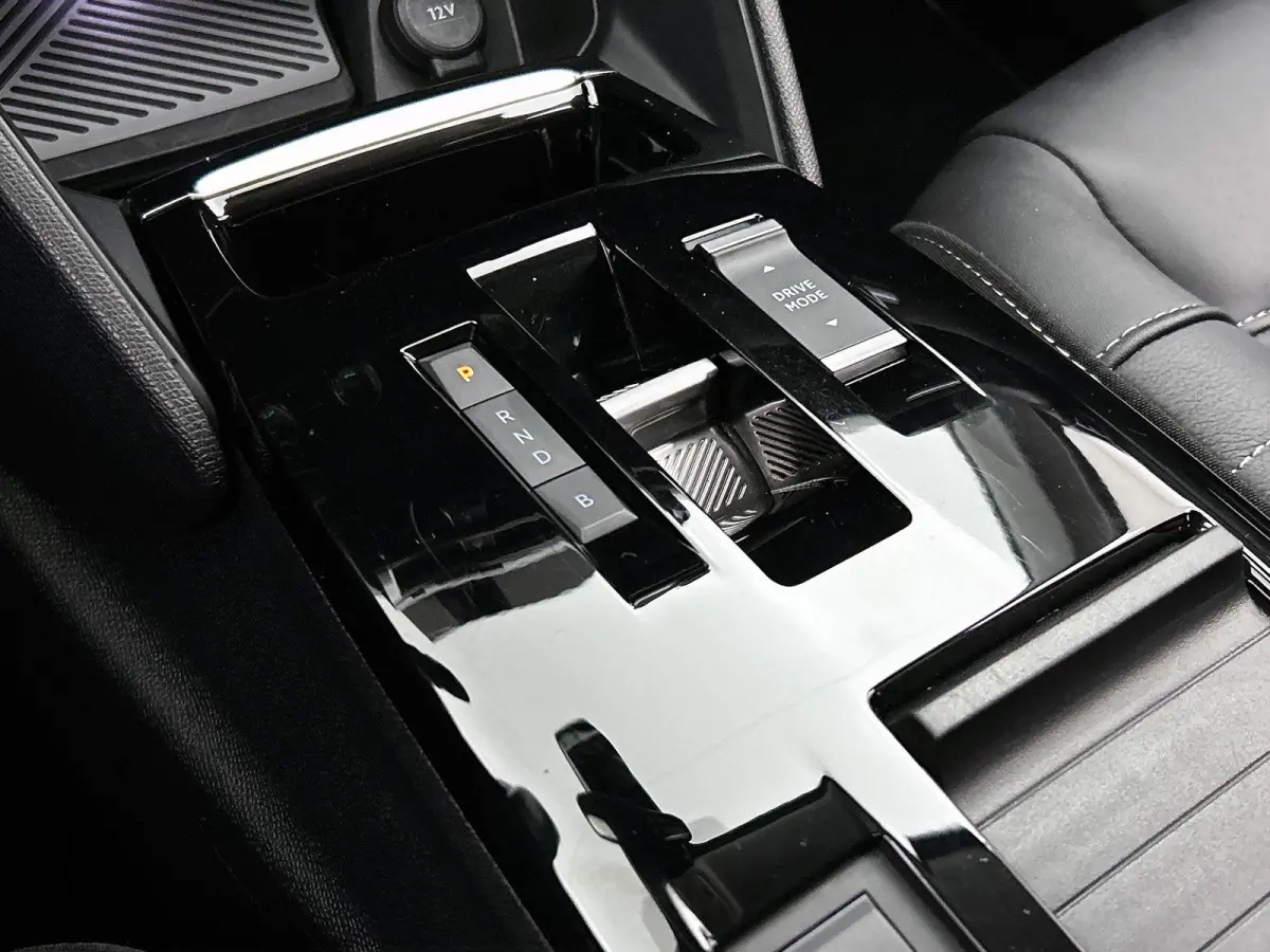 Shine Pack Business 50 kWh | Automaat | Leder | Apple carplay | Android auto | Lichtmetalen velgen | Parkeersensoren | LED | Climate control | Adaptive cruise control |
