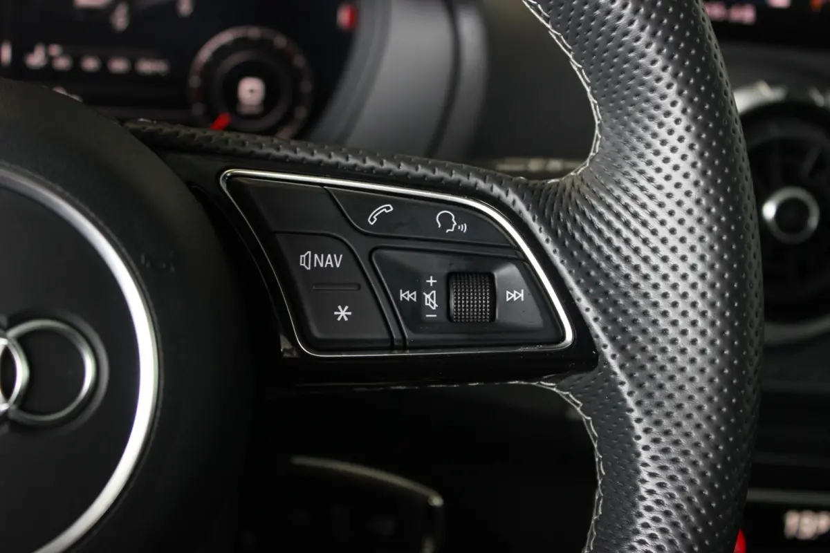35 TFSI S-Line Edition Facelift | Black Optic | Camera | Adapt. Cruise | Carplay | LED Matrix | Navi | Sfeerverl. | Privacy glass | 19" LMV | PDC V+A