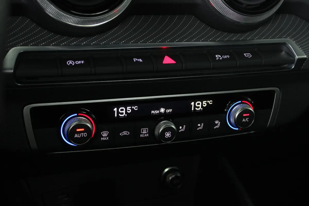 35 TFSI S-Line Edition Facelift | Black Optic | Camera | Adapt. Cruise | Carplay | LED Matrix | Navi | Sfeerverl. | Privacy glass | 19" LMV | PDC V+A