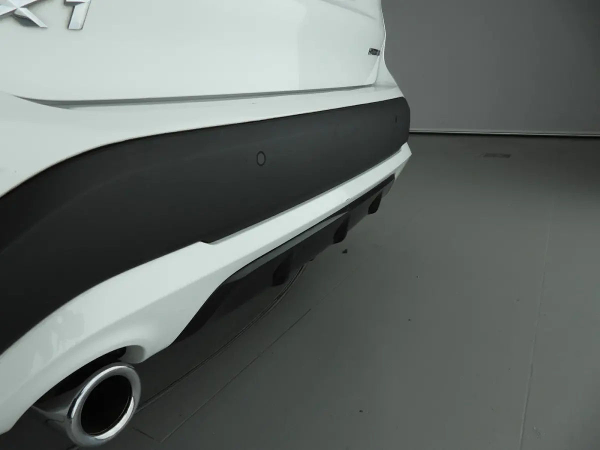 sDrive18i | LED | HUD | Trekhaak | Sportstoelen | Shadow line | DAB | Hifi speakers | Alu 18 inch