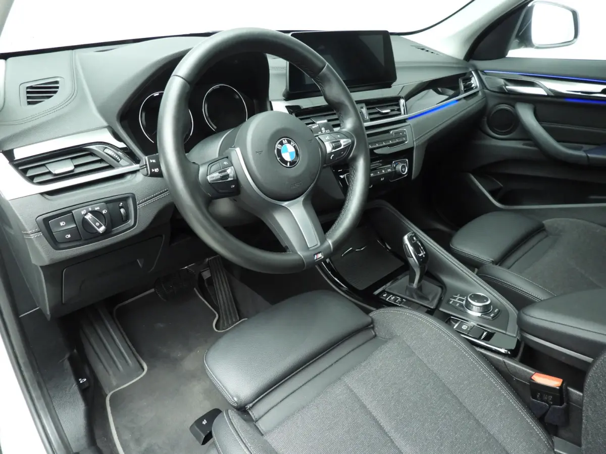 sDrive18i | LED | HUD | Trekhaak | Sportstoelen | Shadow line | DAB | Hifi speakers | Alu 18 inch