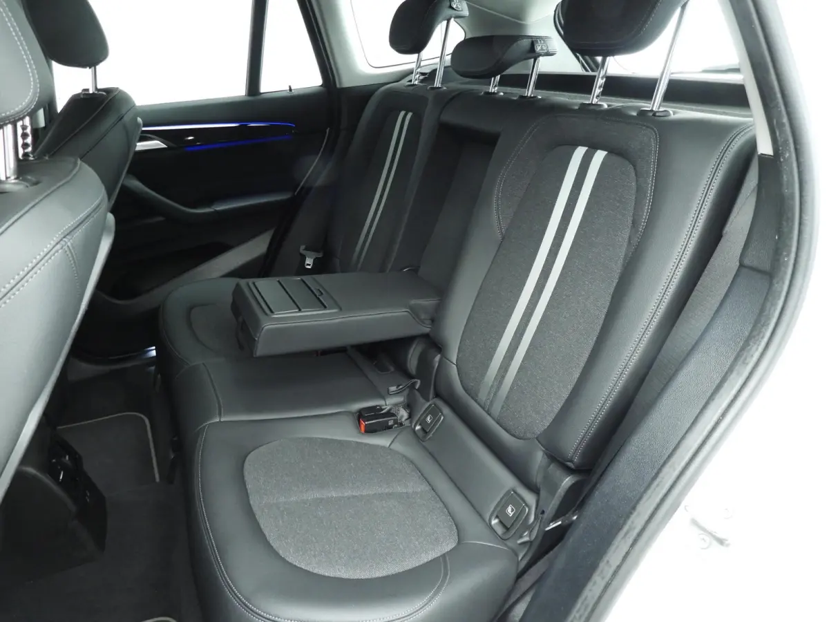 sDrive18i | LED | HUD | Trekhaak | Sportstoelen | Shadow line | DAB | Hifi speakers | Alu 18 inch
