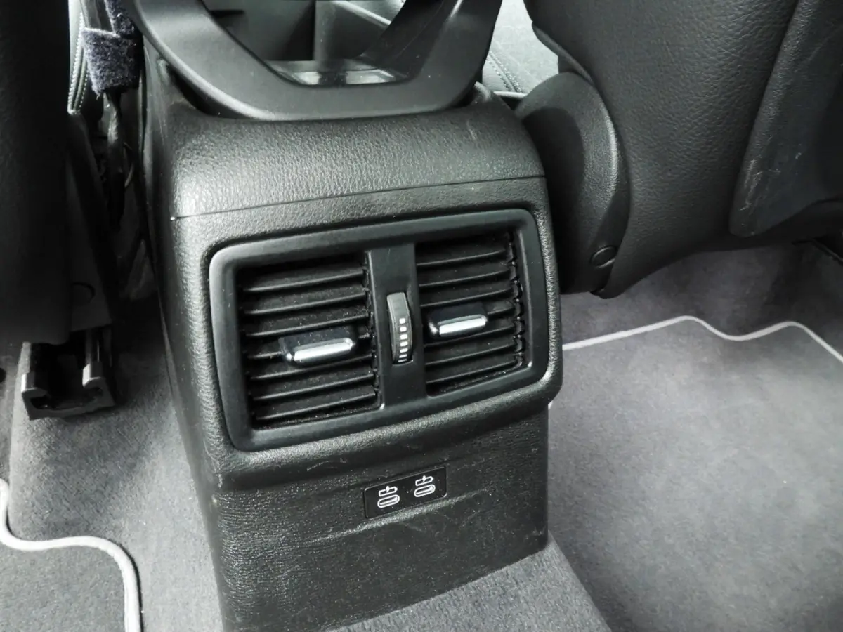 sDrive18i | LED | HUD | Trekhaak | Sportstoelen | Shadow line | DAB | Hifi speakers | Alu 18 inch