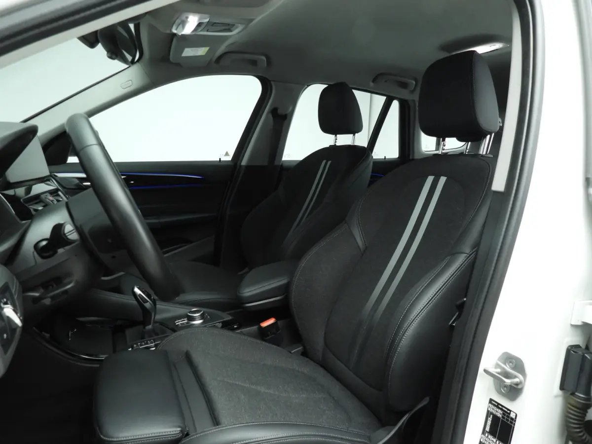 sDrive18i | LED | HUD | Trekhaak | Sportstoelen | Shadow line | DAB | Hifi speakers | Alu 18 inch