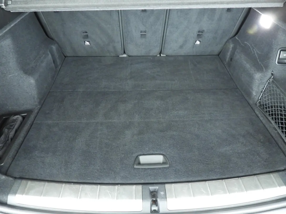 sDrive18i | LED | HUD | Trekhaak | Sportstoelen | Shadow line | DAB | Hifi speakers | Alu 18 inch