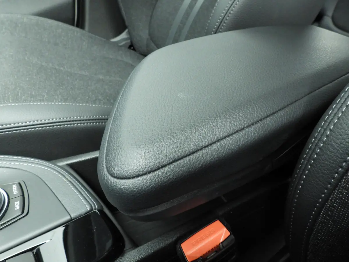 sDrive18i | LED | HUD | Trekhaak | Sportstoelen | Shadow line | DAB | Hifi speakers | Alu 18 inch
